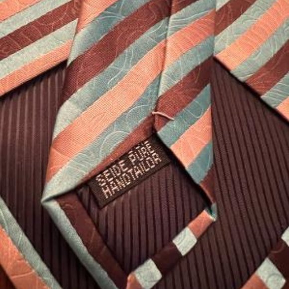 Italian Classic Necktie - Picture 5 of 7